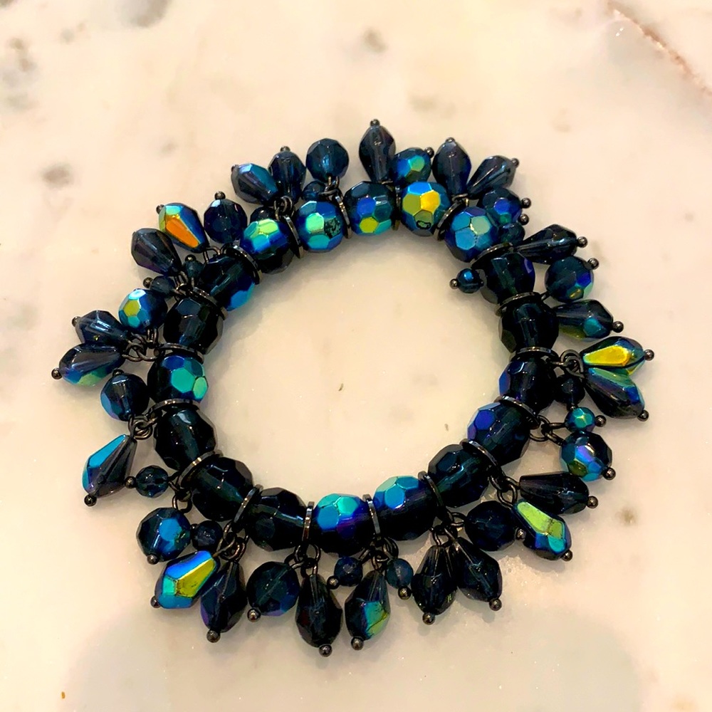 Elastic beaded bracelet